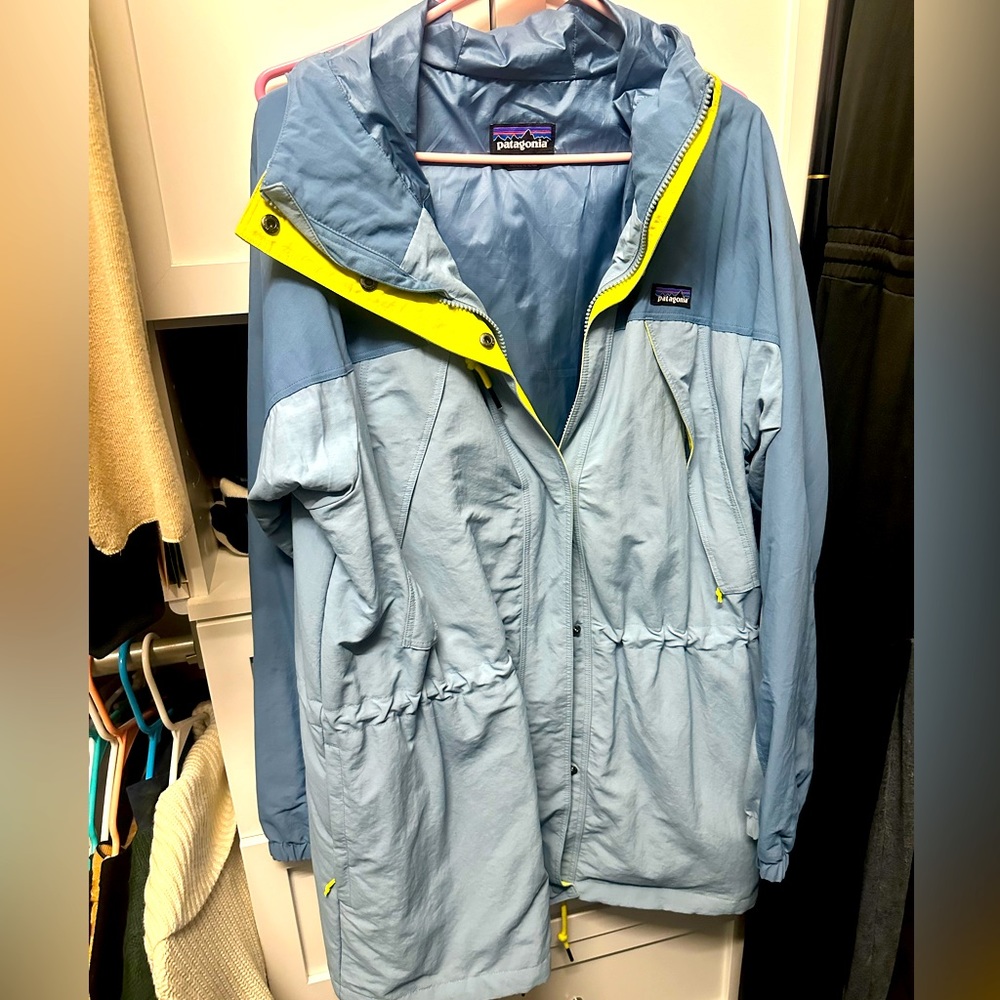 Patagonia women’s raincoat- XL